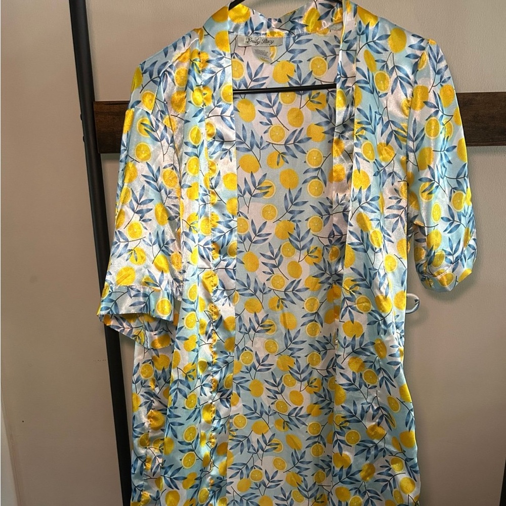 GREAT CONDITION Emily Stacy Size M Lemon Print Kimono Robe